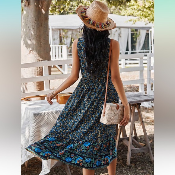 Bohemian floral dress with faux button front. Size medium. - Picture 2 of 6